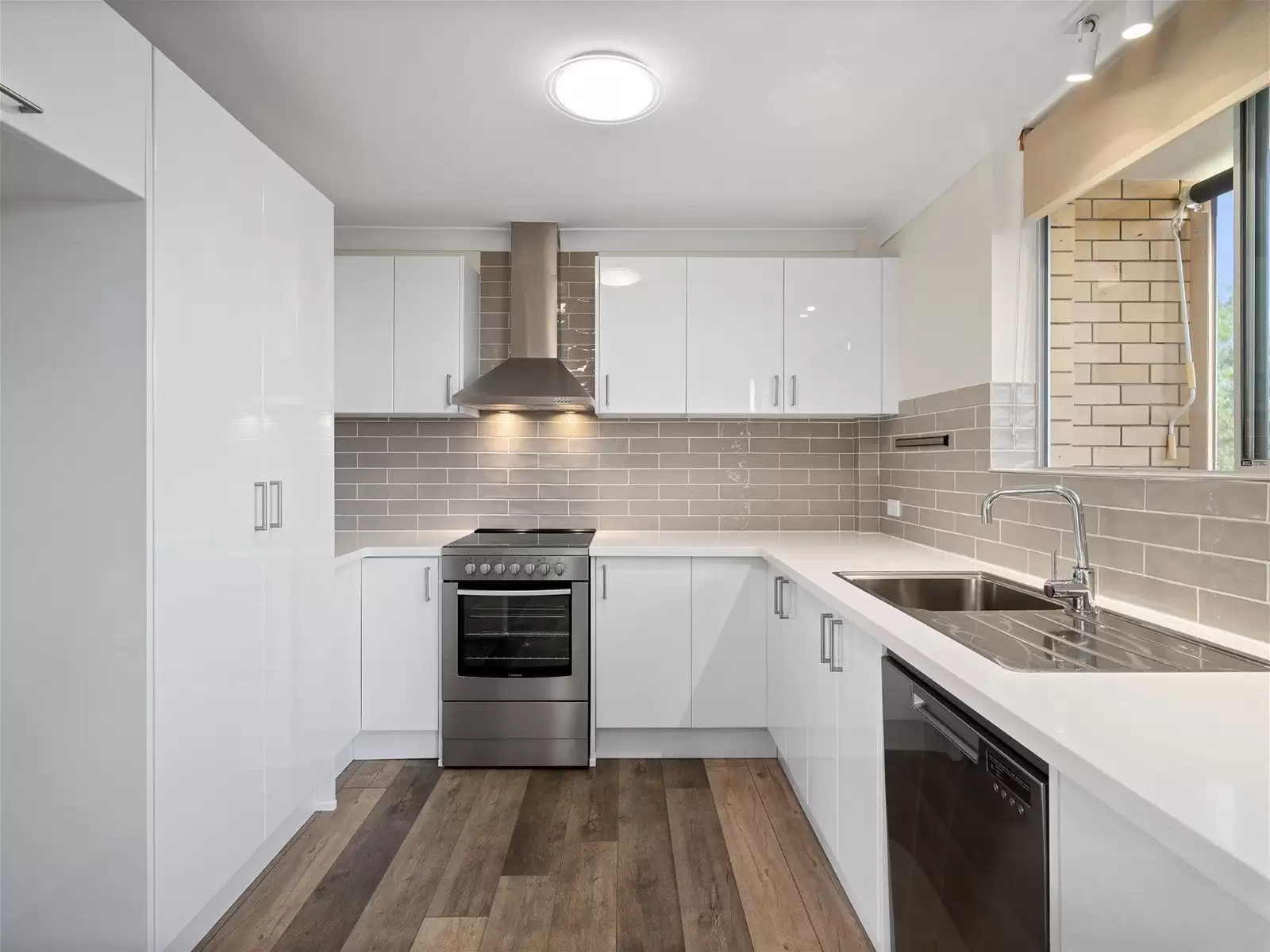 4/81 Brook Street, Windsor Sold by Aurora Property - image 2