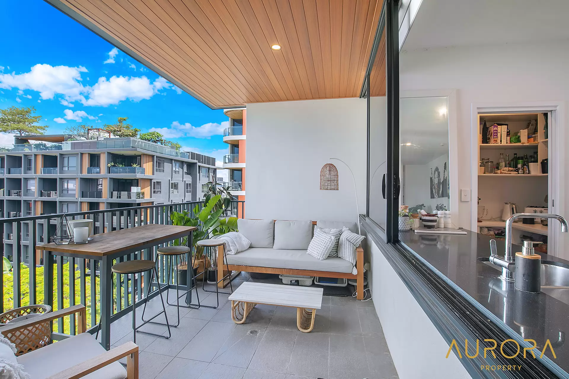 1611/4 Hubert Street, Woolloongabba Sold by Aurora Property - image 1