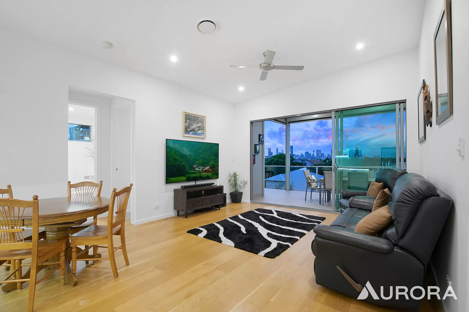 16/24 Haig Street, Coorparoo Sold by Aurora Property - image 1