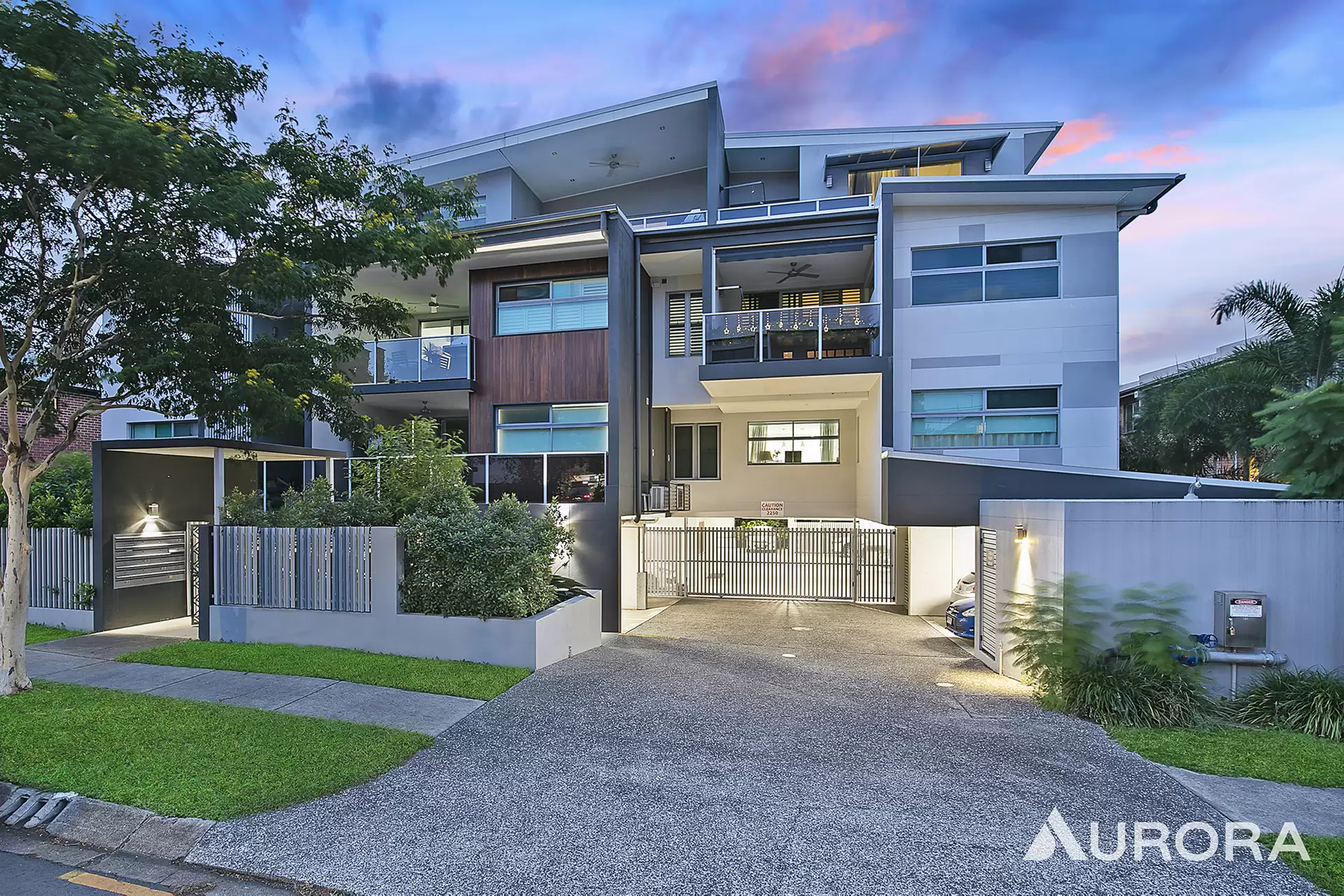 16/24 Haig Street, Coorparoo Sold by Aurora Property - image 1