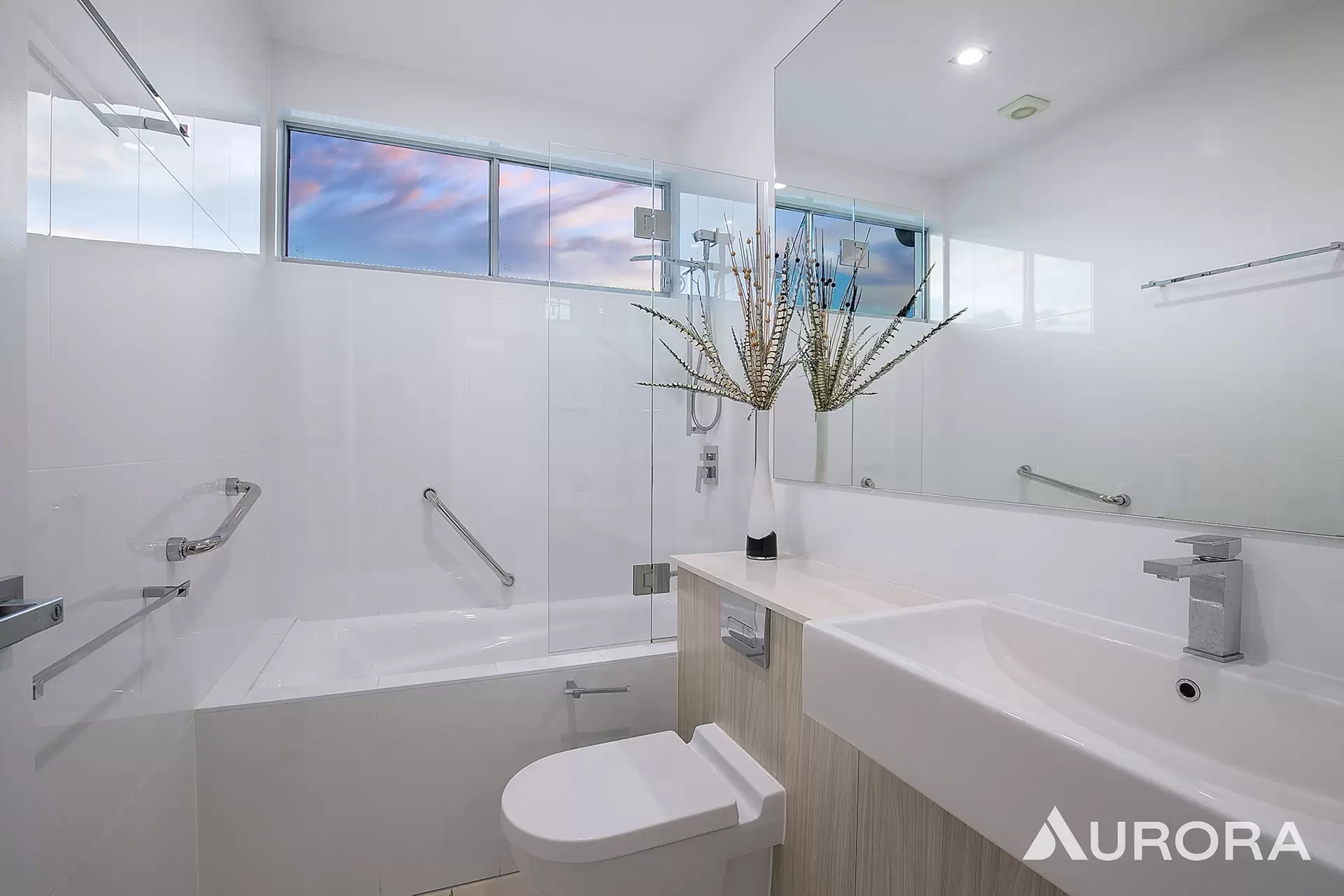 16/24 Haig Street, Coorparoo Sold by Aurora Property - image 1