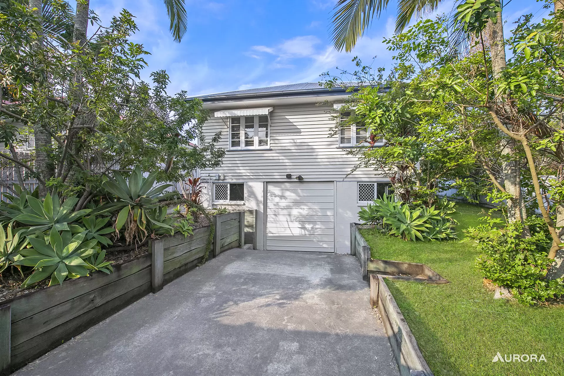 22 Dundee Street, Holland Park Sold by Aurora Property - image 1